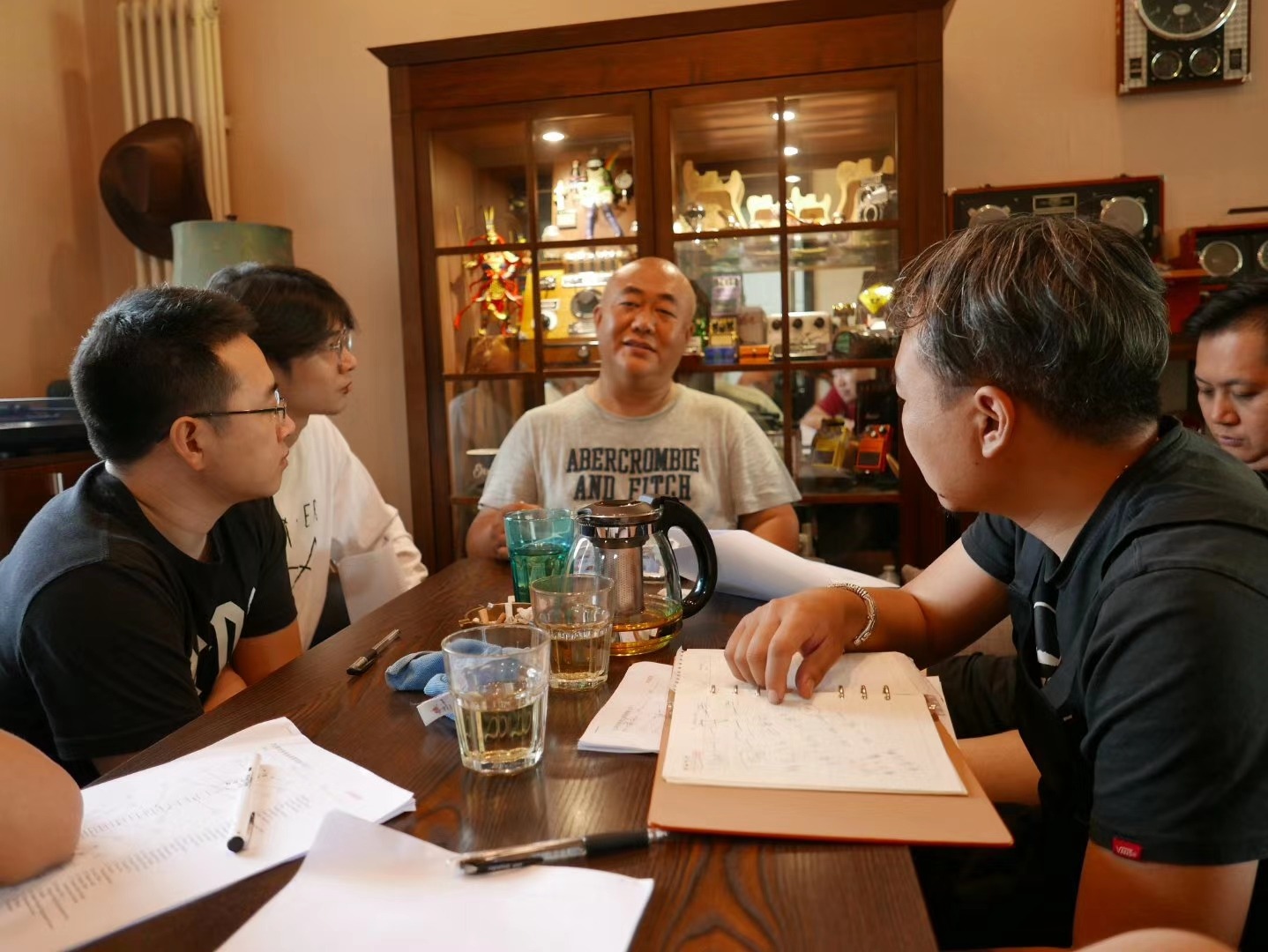 美豪音乐集团总裁张豪赴九河吉他维修完成系统训练(2020 · 8天) 12 美豪音乐集团总裁张豪在 9rivers 吉他维修训练现场:电吉他电路分析(2020年6月1日)