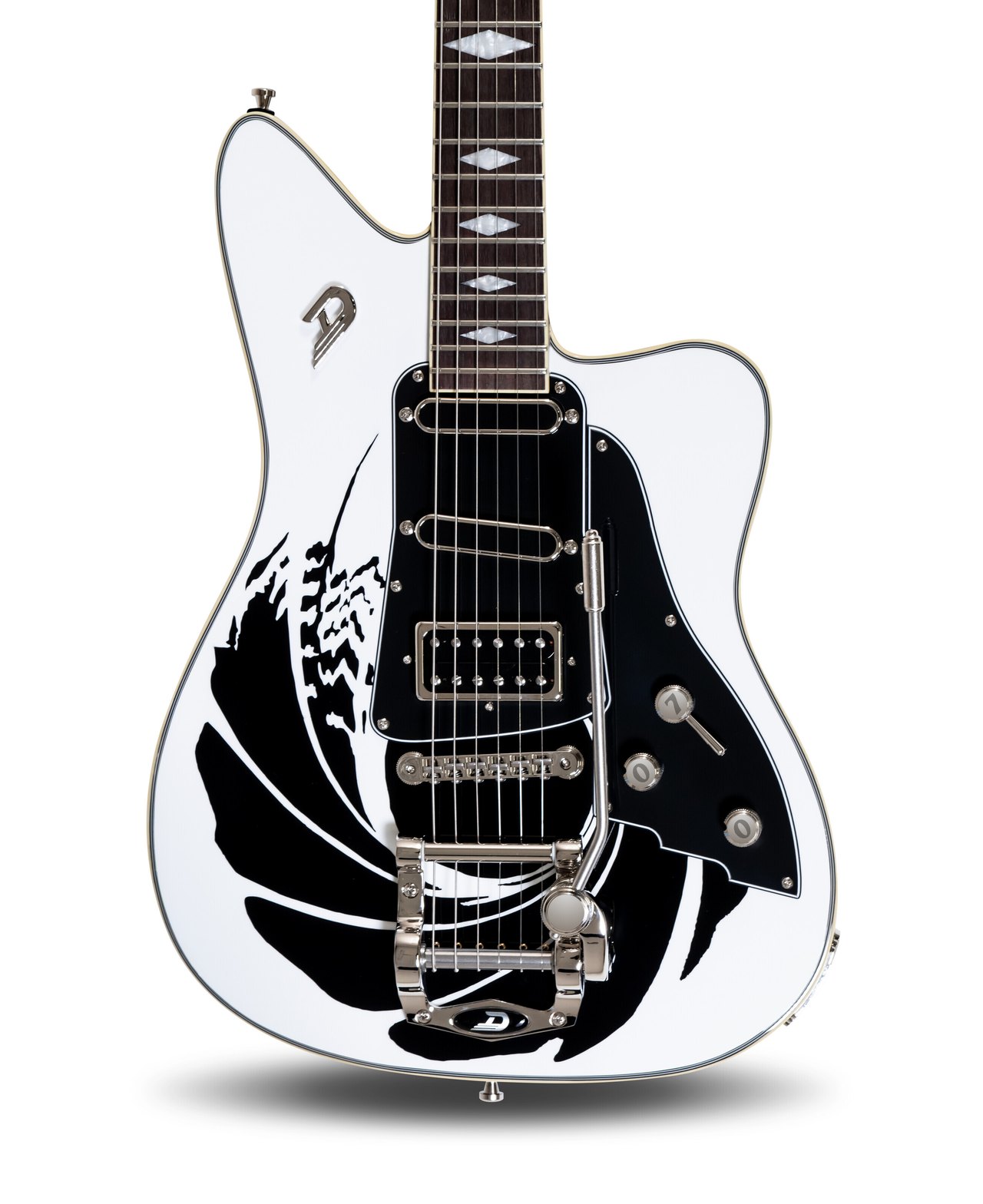 Duesenberg 007 电吉他正面细节：枪管图形、珍珠贝镶嵌与 Duesenberg 颤音系统