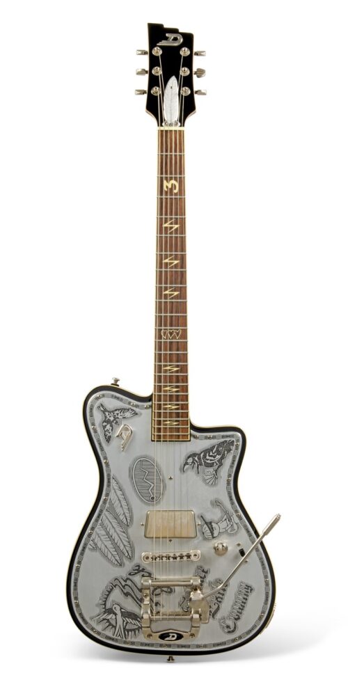 佳士得拍出 3 万英镑的 Duesenberg Johnny Depp 签名款|中国大陆总代理 2 佳士得 2025 年拍出的 Duesenberg Johnny Depp 签名款电吉他(为 Jeff Beck 定制)正面全貌