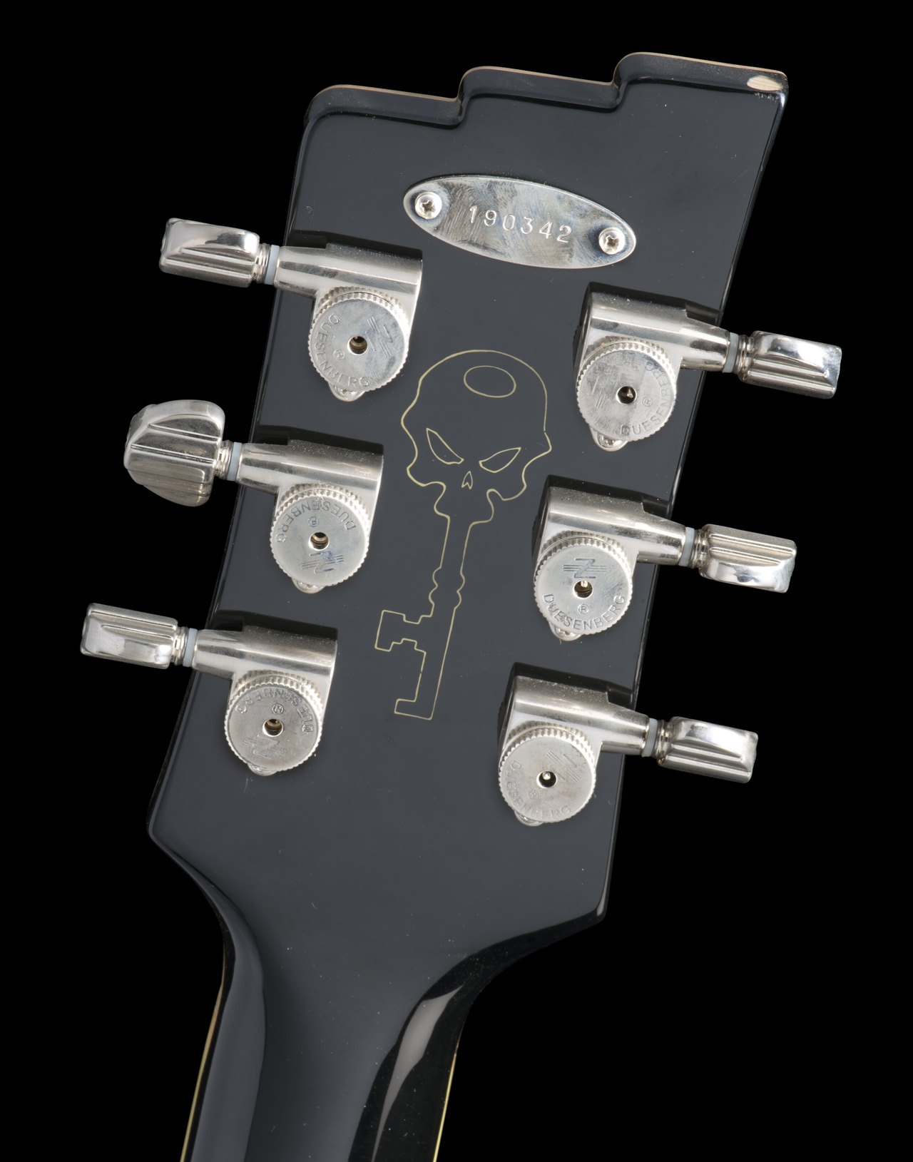佳士得拍出 3 万英镑的 Duesenberg Johnny Depp 签名款|中国大陆总代理 2 Duesenberg Johnny Depp 签名款琴头背面编号 190342 与骷髅图案