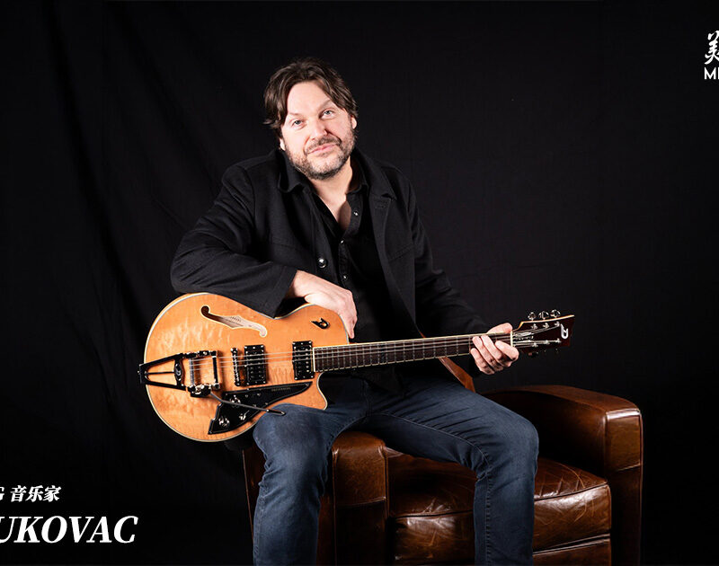 Tom Bukovac 演出照（纳什维尔录音室吉他手 Session Man，Duesenberg Alliance Series Tom Bukovac 签名款使用者）