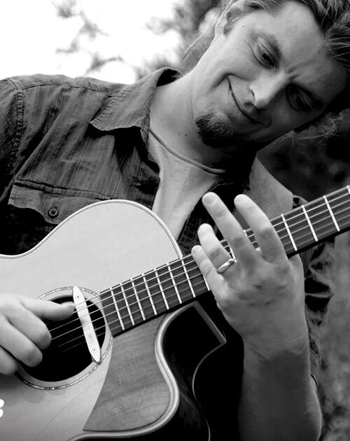 Thomas Leeb 与 Lowden Thomas Leeb 签名款 5 lowden-guitars-thomas-leeb-fingerstyle